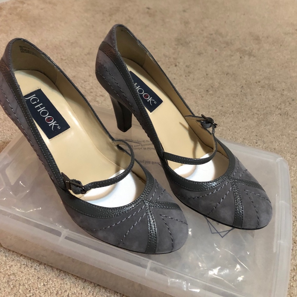 JG Hook Gray Heels Size 7